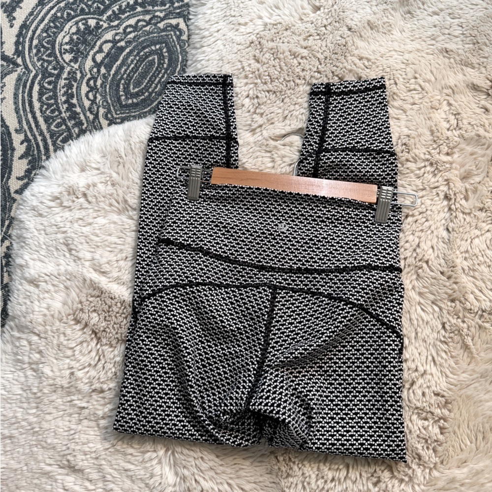 Lululemon In Movement 7/8 Tight Monochromic Black - Size 6 - Picture 12 of 16